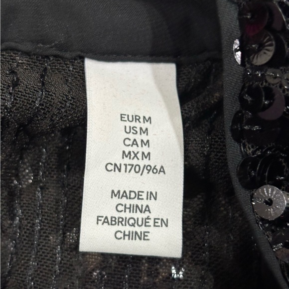 127. H&M black sequined top with a low stand-up collar and long sleeves - Picture 4 of 6